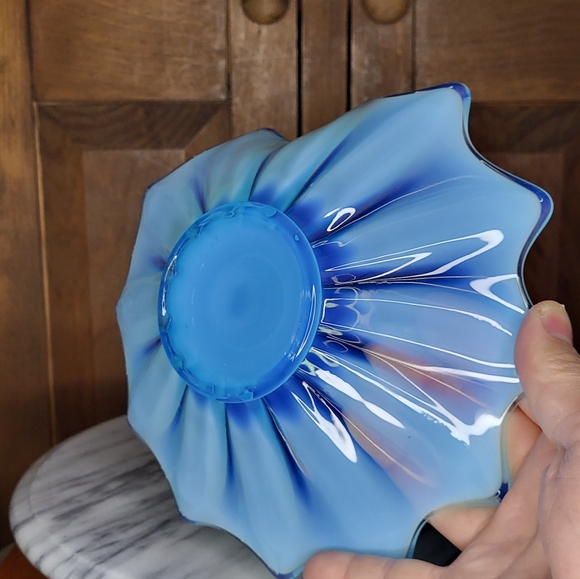 Elegant Blue Glass Art Bowl - Picture 11 of 13